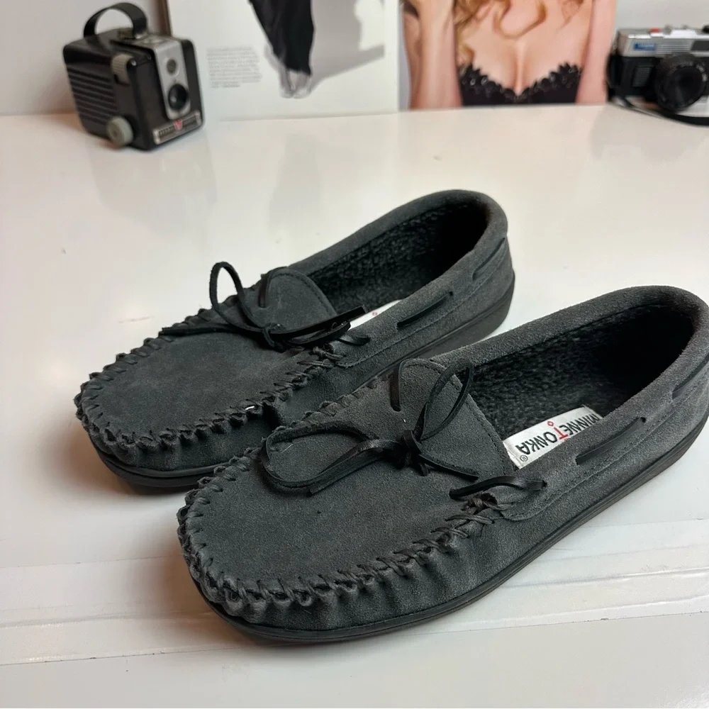 Minnetonka Men’s gray Moccasin Loafers Size 8M | Quiet Luxury Slip-On Shoes